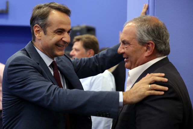 Φωτιά στο twitter: Το «τέλος Μητσοτάκη», ο «βούδας της Ραφήνας» και «ο έρωτας Καραμανλή με τους ζαίους»