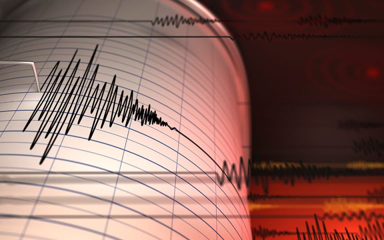 Σεισμός: Τι λένε οι σεισμολόγοι στο in για τη δόνηση στον Κορινθιακό