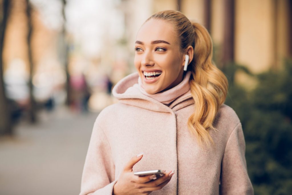 Apple Airpods: Αξίζει να τα προτιμήσεις σε σχέση με άλλα Bluetooth ακουστικά;