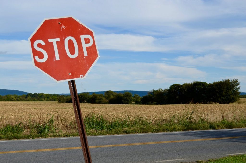 Οι 9 στους 10 οδηγούς δεν το γνωρίζουν – Εσείς ξέρετε γιατί η πινακίδα του STOP έχει 8 γωνίες;