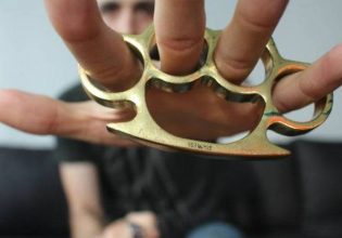 Πάτρα: Έσπασε για δεύτερη φορά στο ξύλο τον συνεργό του γιατί τον κατέδωσε