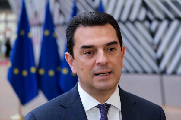 Σκρέκας προς βιομηχανίες: Μειώστε την κατανάλωση ρεύματος και φυσικού αερίου