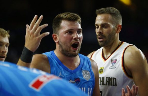 Γερμανία – Σλοβενία 80-88: Πήρε το ντέρμπι η παρέα του Ντόντσιτς κι «έβαλε» φωτιά στον Β’ όμιλο