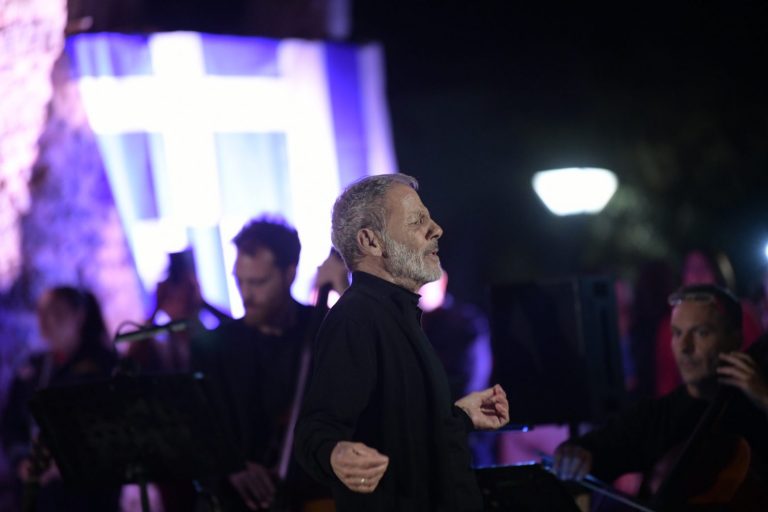 Μάγεψαν το κοινό Σταύρος Ξαρχάκος και Ηρώ Σαία στην ιστορική Μονή Τοπλού