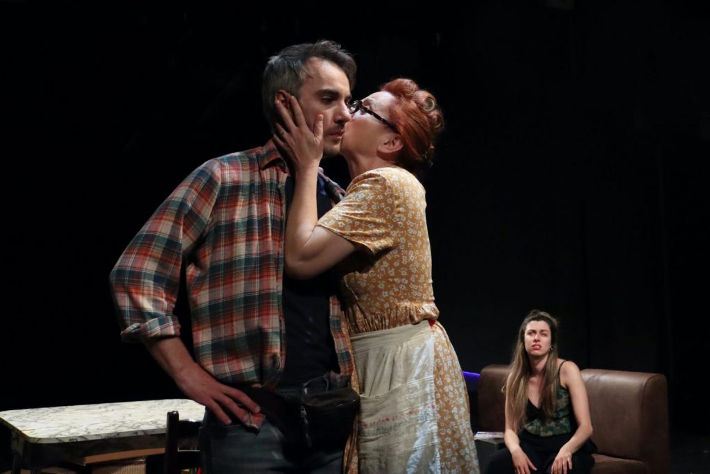 «Να ακούς το χιόνι να πέφτει» για δεύτερη σεζόν στο Studio Μαυρομιχάλη