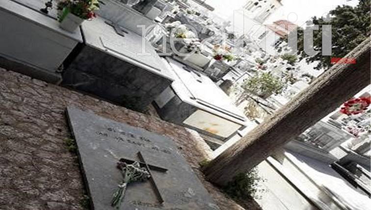 Πήγε να αφήσει λουλούδια στον τάφο του παππού του, αλλά τον είχαν πουλήσει