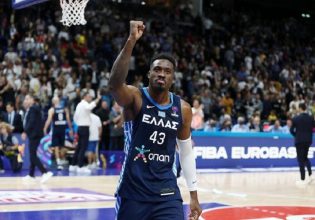 Συγκλονιστικός Θανάσης Αντετοκούνμπο: «Μαμά, δεν κλαίω – Χτίζουμε κάτι πολύ καλό, θα έρθει η ώρα»