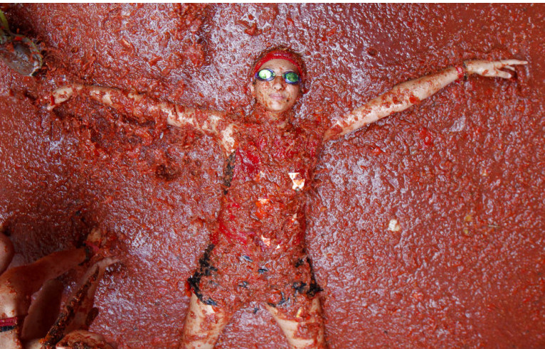 «La Tomatina»: Επέστρεψε το διάσημο φεστιβάλ της Ισπανίας