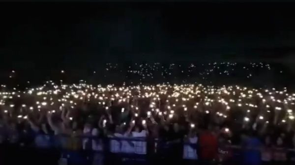 Τουρκία: Βίντεο με χιλιάδες νέους να τραγουδούν το «εμβατήριο της Σμύρνης» για τον Κεμάλ