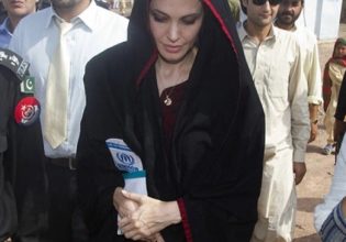 H Αντζελίνα Τζολί επισκέπτεται το χτυπημένο Πακιστάν από τις καταστροφικές πλημμύρες