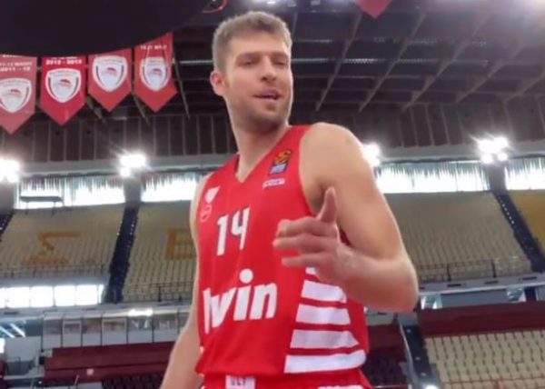 Τρομερό βίντεο: Παίκτες του Ολυμπιακού και του Παναθηναϊκού διαλέγουν τα αγαπημένα τους φαγητά