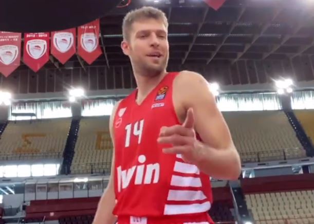 Τρομερό βίντεο: Παίκτες του Ολυμπιακού και του Παναθηναϊκού διαλέγουν τα αγαπημένα τους φαγητά