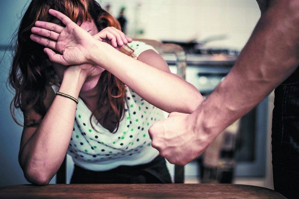 Βόλος: Νέο περιστατικό ενδοοικογενειακής βίας – Την άφησε αιμόφυρτη στον δρόμο