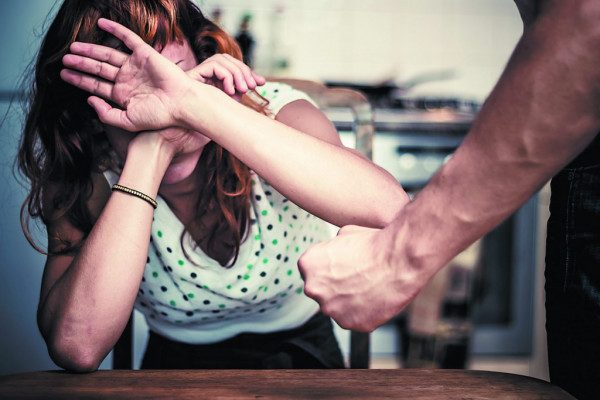 Βόλος: Νέο περιστατικό ενδοοικογενειακής βίας - Την άφησε αιμόφυρτη στον δρόμο