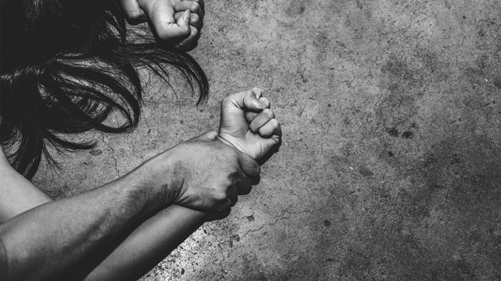 Μαρούσι: Τρόμος για 16χρονη – Άγνωστος της επιτέθηκε για να την βιάσει στο πάρκινγκ του σπιτιού της