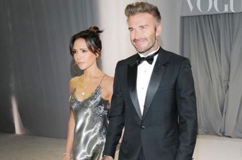 Κακιά πεθερά η Βικτόρια Μπέκαμ; «Έκλεψε» το τραγούδι των νεόνυμφων – Απαρηγόρητη η νύφη