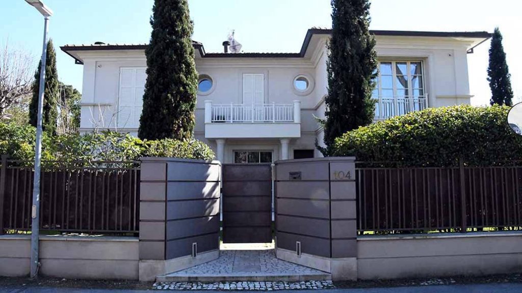 Ζελένσκι: Νοίκιασε την πολυτελή βίλα του σε Ρώσους – Σάλος μετά από ιταλικό δημοσίευμα