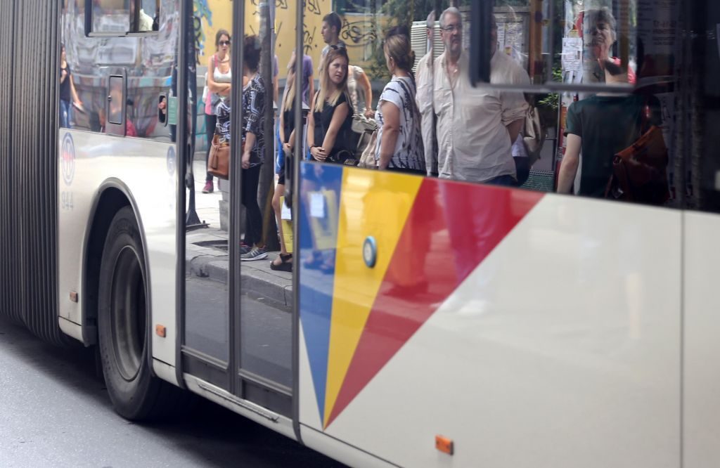 Βόλος: Ξύλο ανάμεσα σε ζευγάρι ηλικιωμένων και νεαρούς μέσα σε λεωφορείο