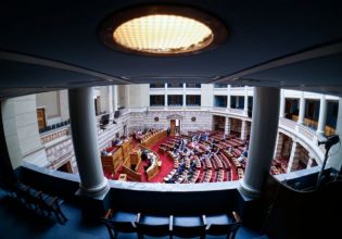 Υποκλοπές: Στις 7 Σεπτεμβρίου πρεμιέρα για την εξεταστική επιτροπή – Η αντιπαράθεση για το απόρρητο και τον έλεγχο της Βουλής στην ΕΥΠ