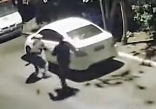 Έκλεψαν αυτοκίνητο την ώρα που ζευγάρι έκανε σεξ μέσα – Τους πέταξαν γυμνούς στον δρόμο