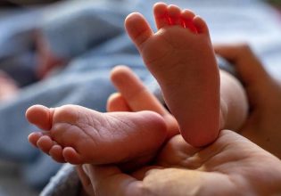 Μεσσηνία: Ενώπιον των εισαγγελικών αρχών ο πατέρας του βρέφους που νοσηλεύεται με κρανιοεγκεφαλικές κακώσεις