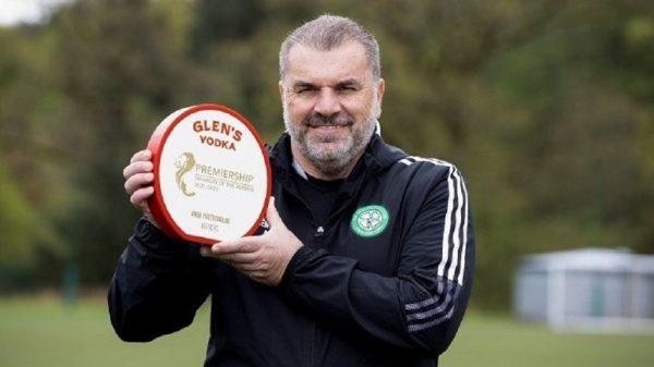 Ποστέκογλου: «Δεν φεύγω από τη Σέλτικ»