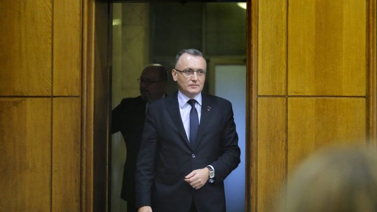 Ρουμανία: Παραιτήθηκε ο υπουργός Παιδείας έπειτα από κατηγορίες για λογοκλοπή