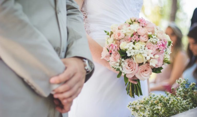 ΗΠΑ: Προσαρμοσμένη στα δεδομένα της εποχής η λίστα γάμου των νέων ζευγαριών – Μετρητά για αγορά ή ανακαίνιση σπιτιού