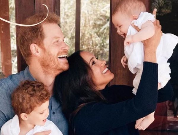 Βασιλιάς Κάρολος: Ζητάει «εμπιστοσύνη» για να δώσει τίτλους στον Άρτσι και τη Λίλιμπετ