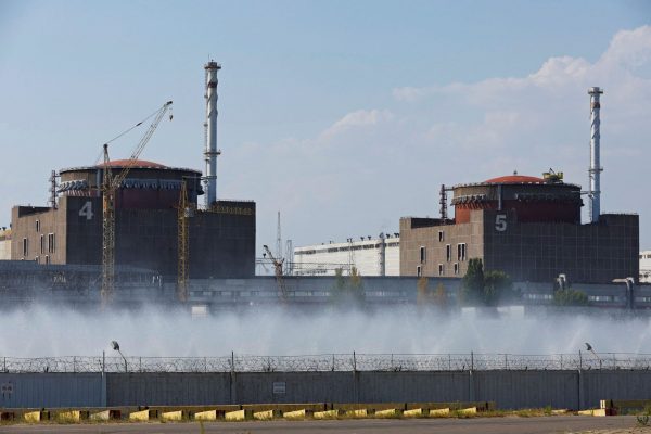Ζαπορίζια: Αποσυνδέθηκε από το δίκτυο και ο τελευταίος αντιδραστήρας λόγω βομβαρδισμών – Νέα επικοινωνία Ζελένσκι και Μακρόν