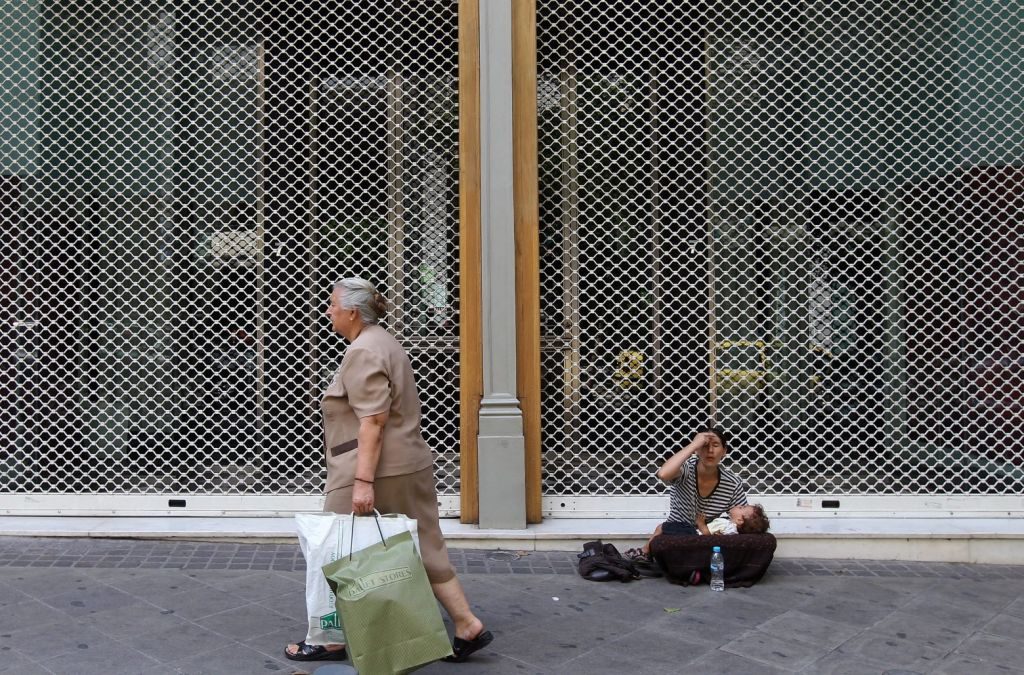 Θεσσαλονίκη: Ποινική δίωξη για κατ’ επάγγελμα εμπορία ανθρώπου σε 54χρονη που υποχρέωνε 6χρονη να επαιτεί καθημερινά