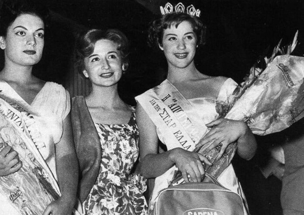 Η Ζωή Λάσκαρη στα καλλιστεία του 1959 στα Αστέρια της Γλυφάδας