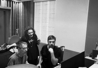 Γ. Θεοφάνους και Ε. Βιτάλη ηχογραφούν το τραγούδι της σειράς του Mega «Μαύρο Ρόδο»