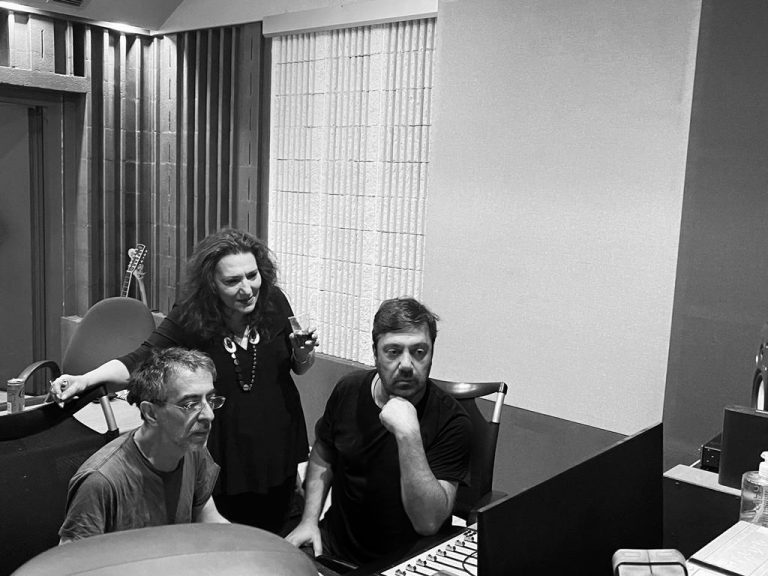 Γ. Θεοφάνους και Ε. Βιτάλη ηχογραφούν το τραγούδι της σειράς του Mega «Μαύρο Ρόδο»