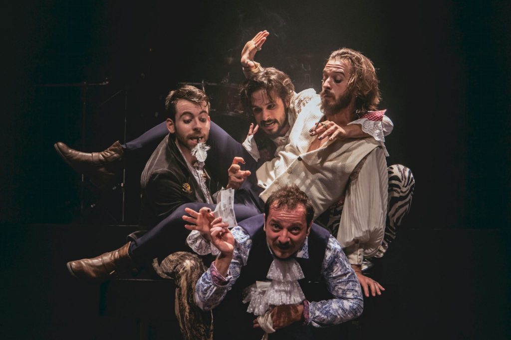 Οι «Παίxτες» του Ν.Β. Γκόγκολ συνεχίζουν την ξέφρενη πορεία τους στο Θέατρο Κιβωτός