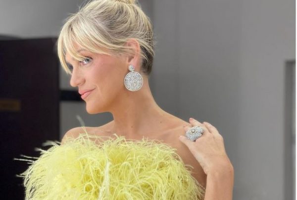 Η Σάσα Σταμάτη βάζει φωτιά στη συνωμοσιολογία Δημουλίδου και λοιπών αντιεμβολιαστών