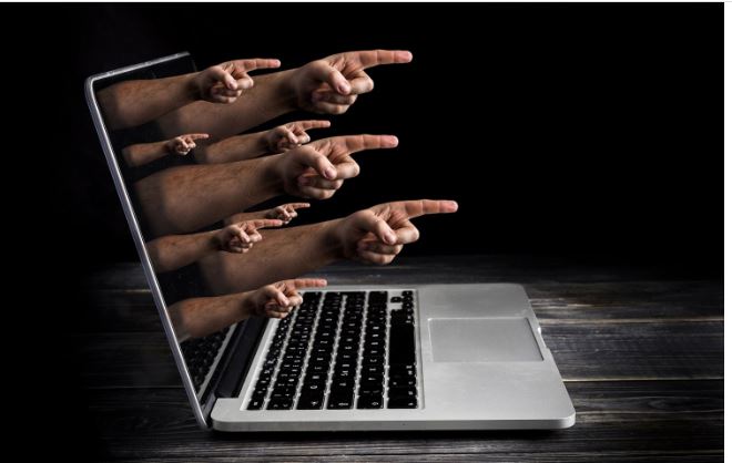 Ο Καπουτζίδης, η νησίδα στον Εβρο και οι στρατιές φανατικών ανθρωποφάγων