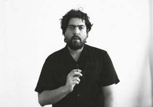 Δημήτρης Καραντζάς στο in: Αν κάποιος δεν προβάλει την παράσταση γιατί συμπαραστάθηκα σε θύματα βιασμού «μην σώσει να το κάνει»