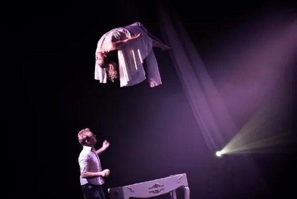 Οι Καλύτεροι μάγοι του Λας Βέγκας στο Christmas Theater