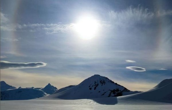 Δαμάζοντας τα κύματα: Κλικ που κόβει την ανάσα έδωσε βραβείο φωτογραφίας στον Christofer Ison