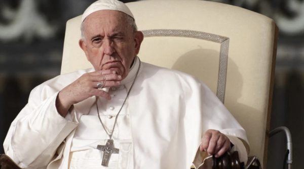 Πάπας Φραγκίσκος: H «δαιμονοποίηση» του πορνό, οι προγαμιαίες σχέσεις και τα like σε σεξοβόμβα Βραζιλιάνα