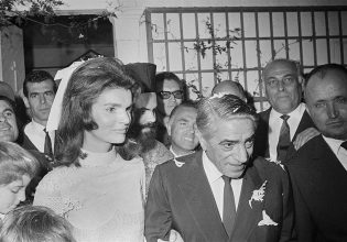 Γιατί η Τζάκι κράτησε το επίθετο του Ωνάση μέχρι το τέλος της ζωής της – Σαν σήμερα ο γάμος της με τον Αριστοτέλη