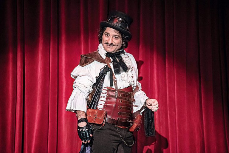 Ο Βασίλης Χαραλαμπόπουλος, Κουρέας της Σεβίλλης στο θέατρο Ακροπόλ