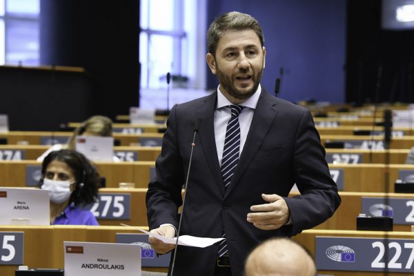 Υποκλοπές: Στην επιτροπή PEGA καταθέτει ο Νίκος Ανδρουλάκης – Live η συζήτηση