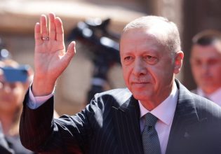 Le Monde: Η εγγύτητα του Ερντογάν με τον Πούτιν είναι μέρος του παιχνιδιού του