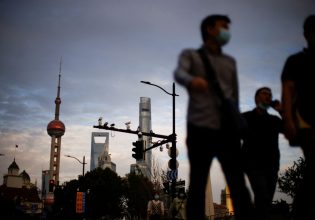 Κοροναϊός: Νέο φθινοπωρινό κύμα προβλέπουν οι επιστήμονες – Η φθίνουσα ανοσία και οι νέες παραλλαγές