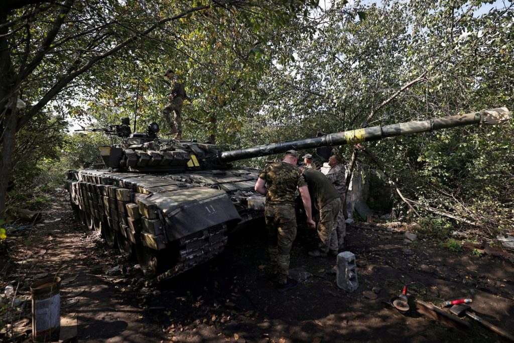 Ουκρανία: 100 τεθωρακισμένα στέλνονται από Ελλάδα και Σλοβακία – Το αποκάλυψε η Γερμανίδα υπουργός Άμυνας
