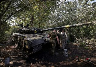 Ουκρανία: 100 τεθωρακισμένα στέλνονται από Ελλάδα και Σλοβακία – Το αποκάλυψε η Γερμανίδα υπουργός Άμυνας