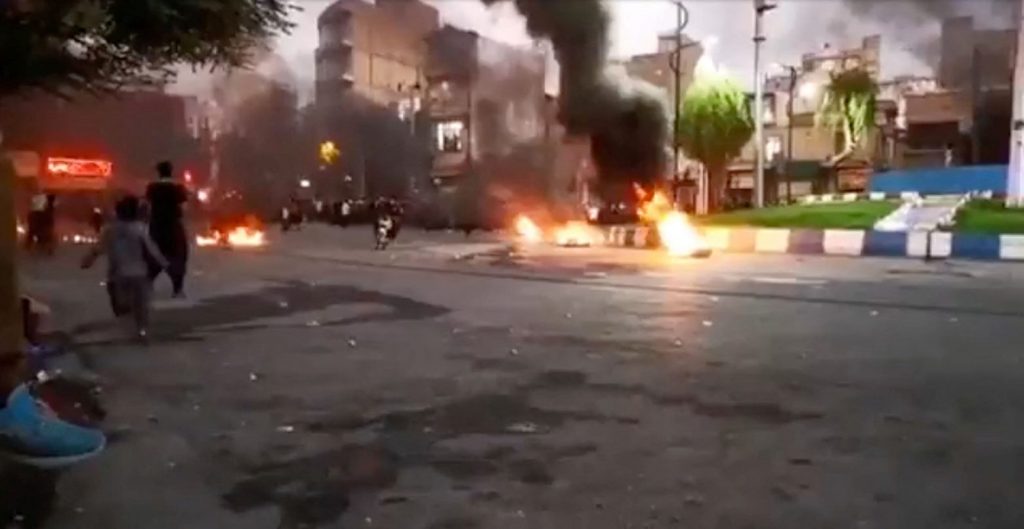 Ιράν: Συνεχίζονται οι διαδηλώσεις σε όλη τη χώρα – Αναφορές για τουλάχιστον 19 νεκρά παιδιά