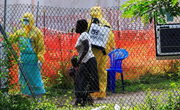Έμπολα: Ο ΠΟΥ προειδοποιεί για «ραγδαία εξέλιξη» της επιδημίας την Ουγκάντα